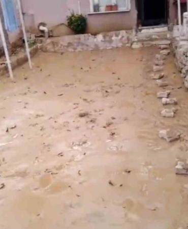evini-su-basan-vatandas-isyan-etti-benim-oyum-nereye-gidiyor-AUjxKz4L.jpg