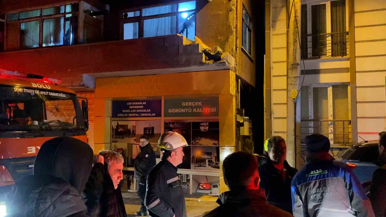 evinin balkonundan soba borusu cikartti vatandas yangin var zannetti ekipler harekete gecti 0 OBNSHy8f