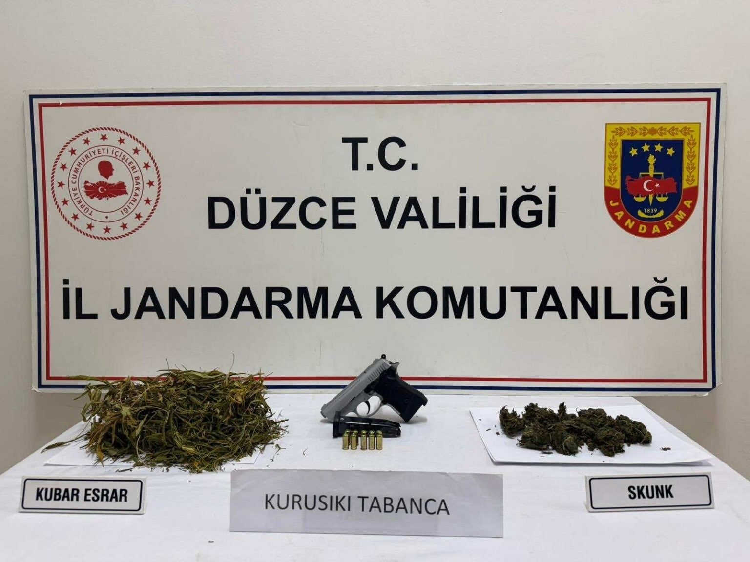 evinin catisina kenevir bahcesi kuran 1 sahis yakalandi 2 qs1ijQNU