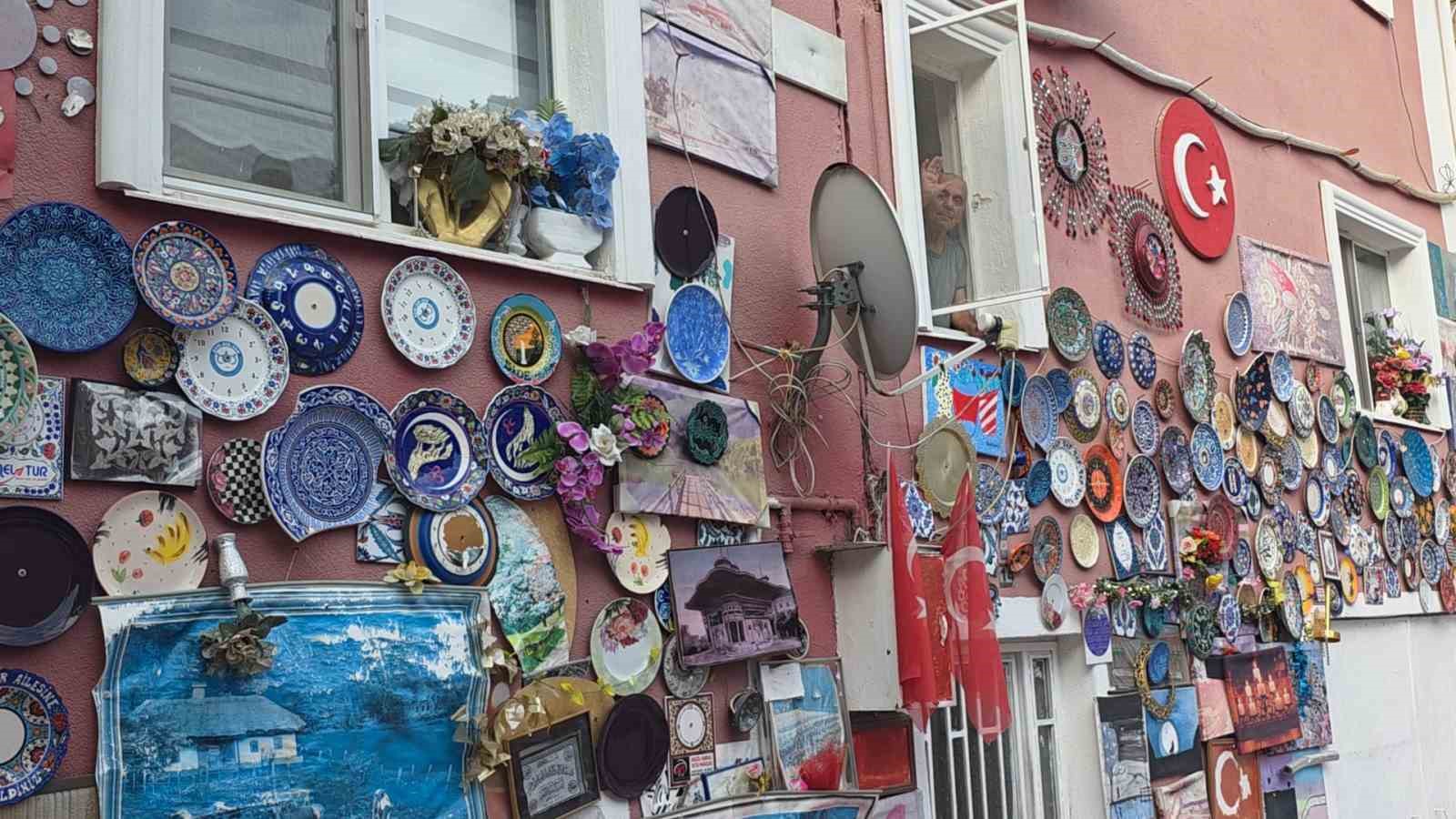 Evinin dış cephesini Kütahya’ya özgü çini tabaklarla kapladı 5 evinin dis cephesini kutahyaya ozgu cini tabaklarla kapladi 1 rNEkYwjG