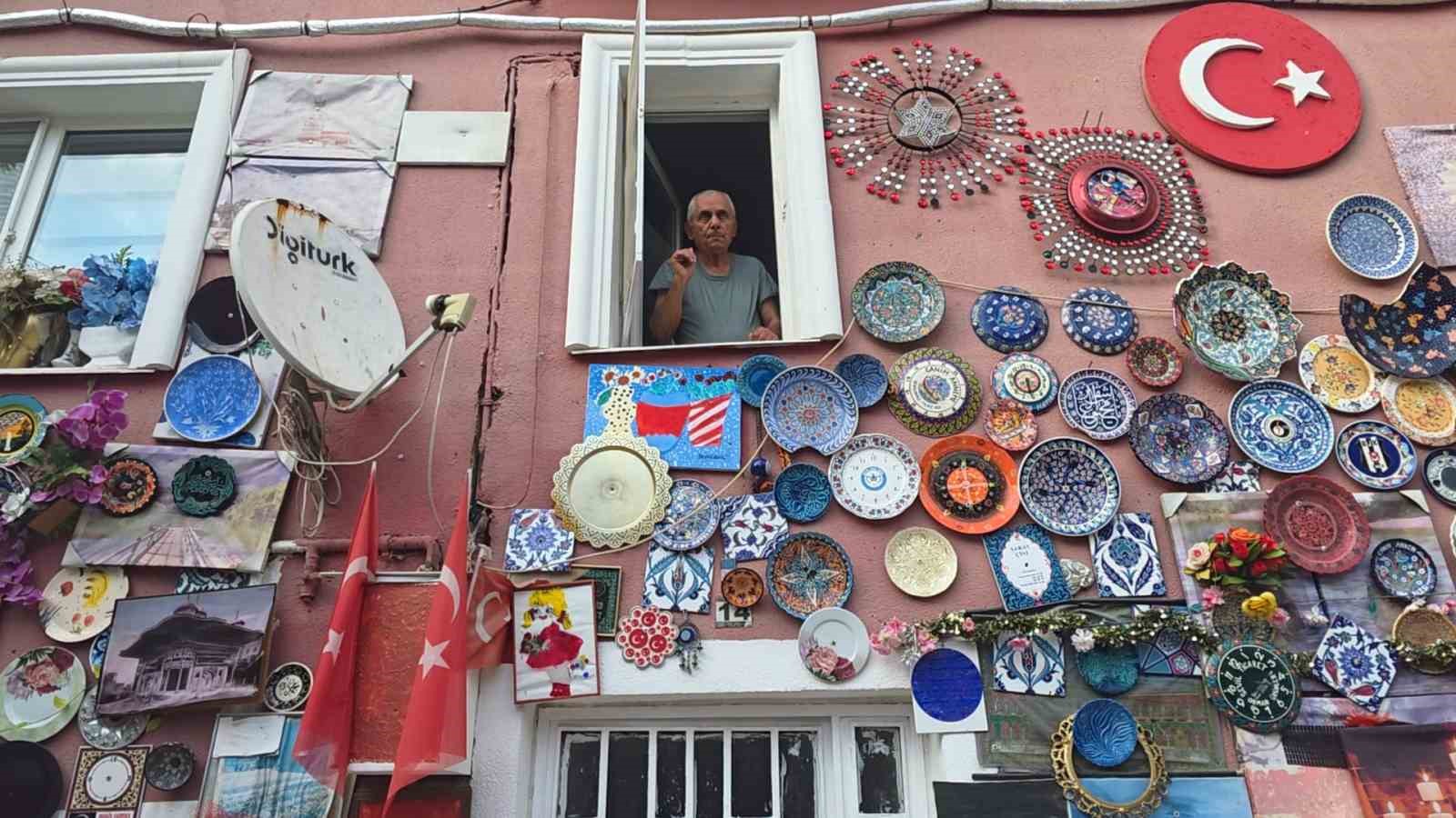 Evinin dış cephesini Kütahya’ya özgü çini tabaklarla kapladı 7 evinin dis cephesini kutahyaya ozgu cini tabaklarla kapladi 3 DiS8NLtA