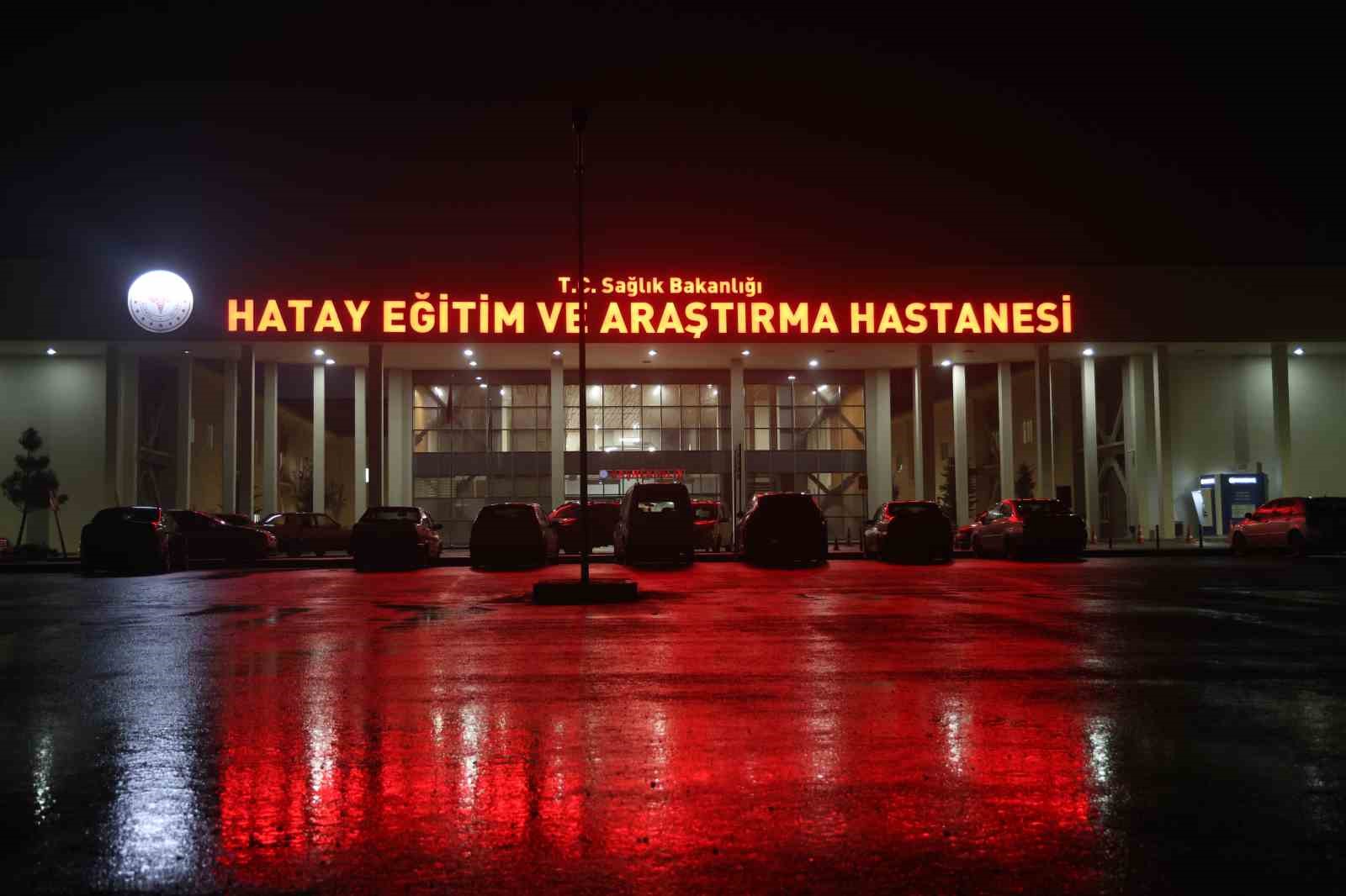 Evladını bulan arama kurtarma görevlisinin alnından öpen baba: "Oğluma bunu yapan caninin en ağır cezayı almasını istiyorum" 10 evladini bulan arama kurtarma gorevlisinin alnindan open baba ogluma bunu yapan caninin en agir PHym8hwh