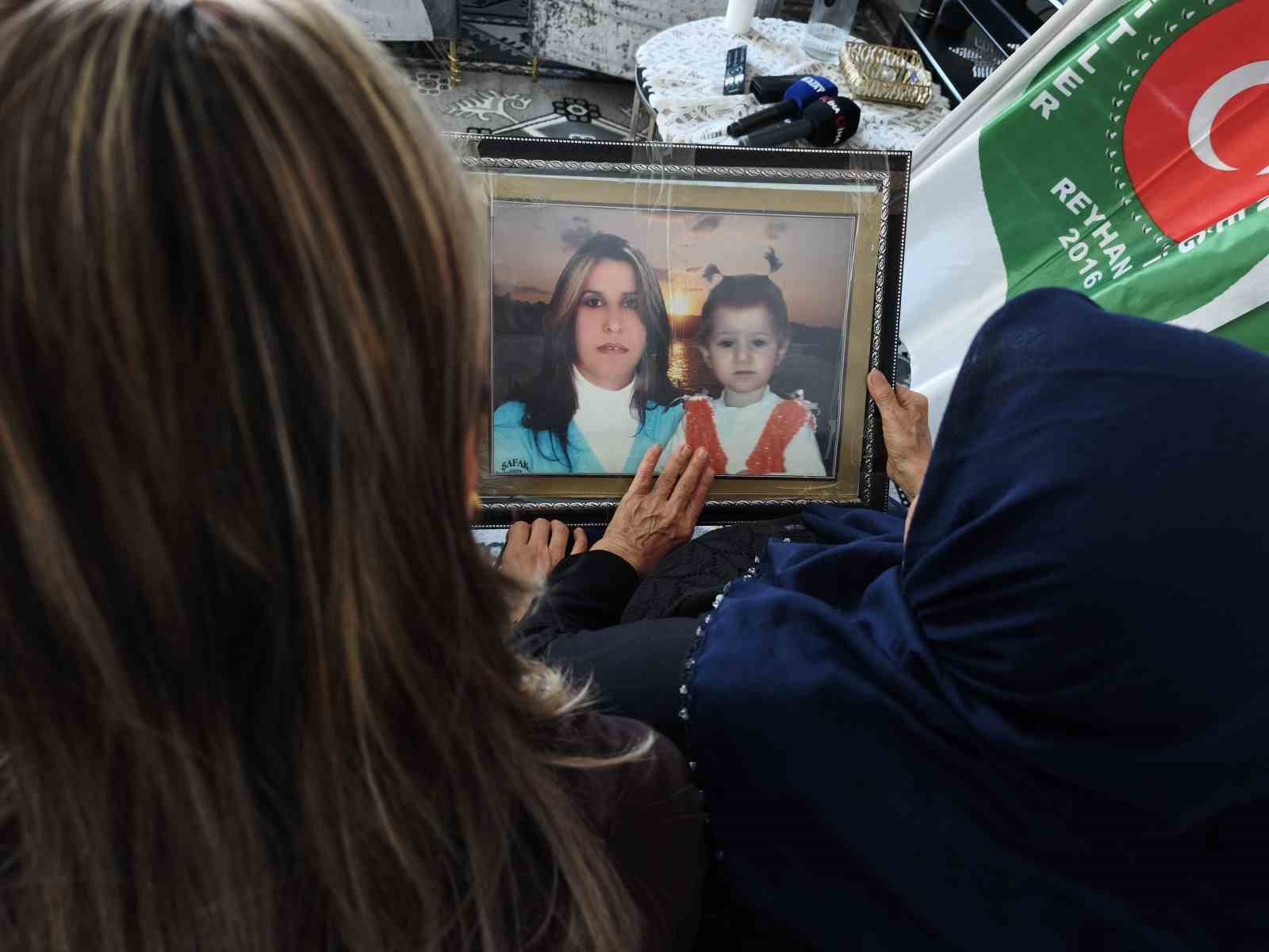 Evlatlarını Reyhanlı patlamasında kaybeden anne ve kızı 13 yıldır aynı acıyla yaşıyor 5 evlatlarini reyhanli patlamasinda kaybeden anne ve kizi 13 yildir ayni aciyla yasiyor 1 Q7O7R8OG