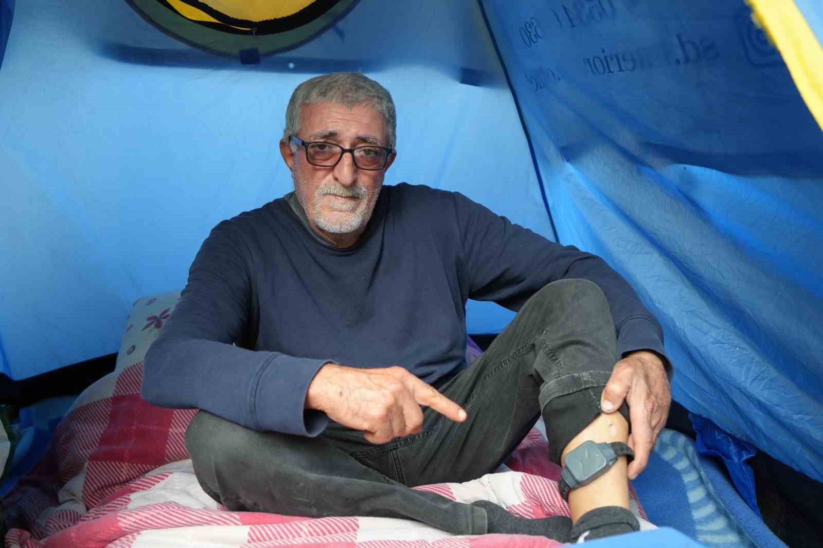 evlendi bicaklandi evinden oldu kelepcelendi sokakta kaldi 64 yasindaki adamin cilesi bitmedi 1 dX4RdXAw