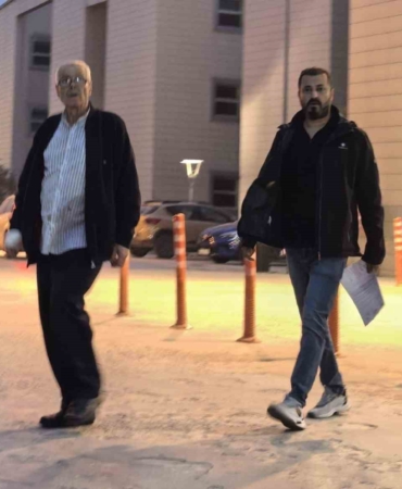 evlendigini-ogrendigi-eski-esini-bicakla-agir-yaraladi-hZWczGB7.jpg