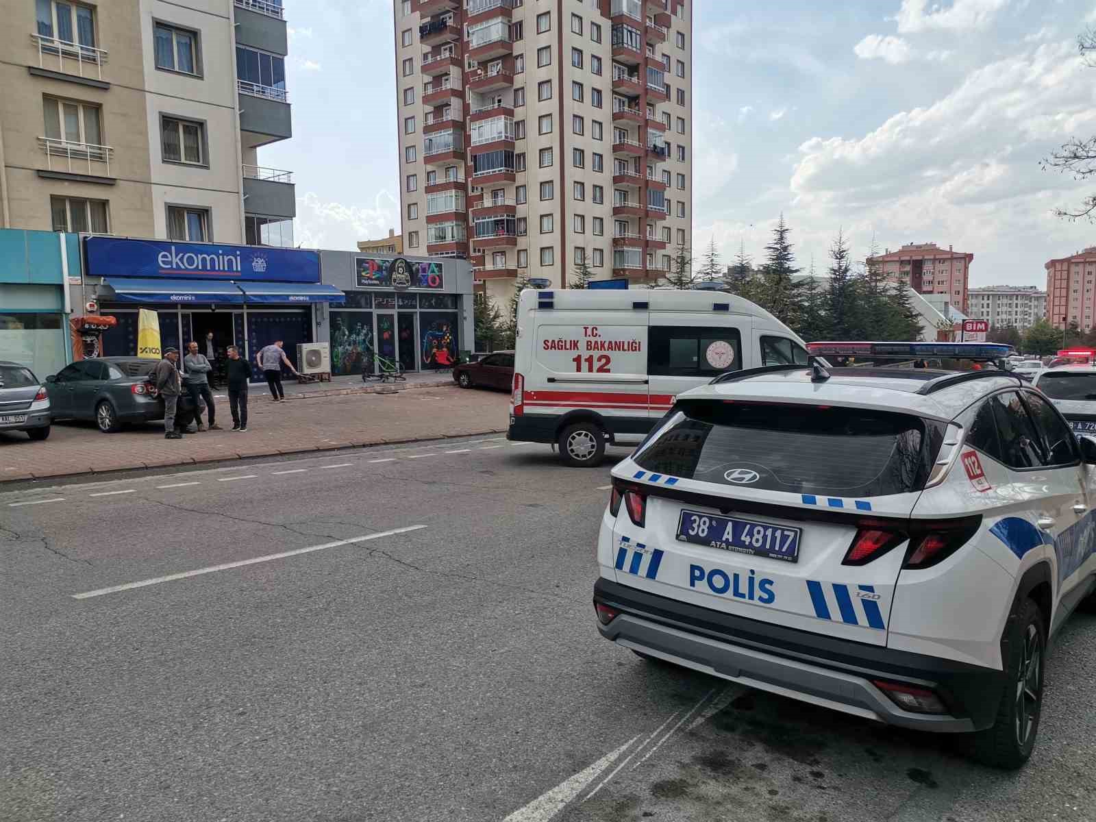 Evlenme teklifini reddeden komşusunu vuran kadının cezası belli oldu 5 evlenme teklifini reddeden komsusunu vuran kadinin cezasi belli oldu 1 Q3jpSa7H
