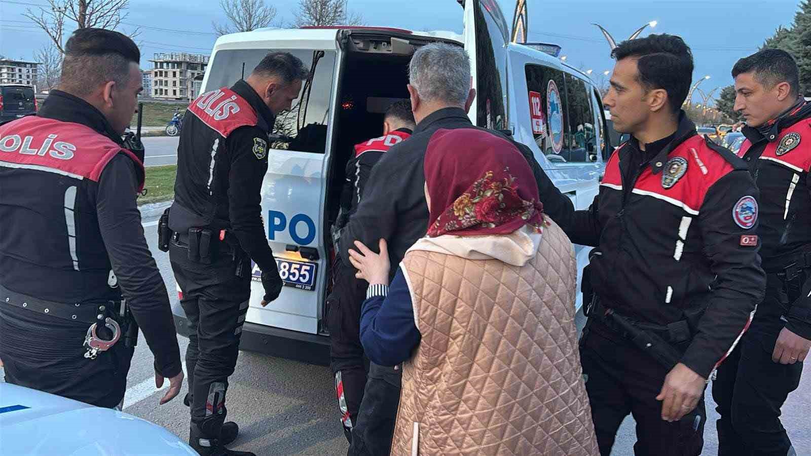 Evlenmek için Aksaray’a geldi, vazgeçip dönmek isteyince ortalık karıştı: 2 yaralı, 8 gözaltı 5 evlenmek icin aksaraya geldi vazgecip donmek isteyince ortalik karisti 2 yarali 8 gozalti 1 PMEN22Ng