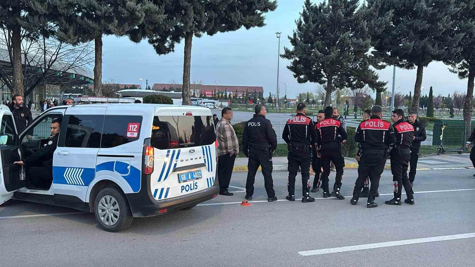 Evlenmek için Aksaray’a geldi, vazgeçip dönmek isteyince ortalık karıştı: 2 yaralı, 8 gözaltı 8 evlenmek icin aksaraya geldi vazgecip donmek isteyince ortalik karisti 2 yarali 8 gozalti 4 LFqwc21H