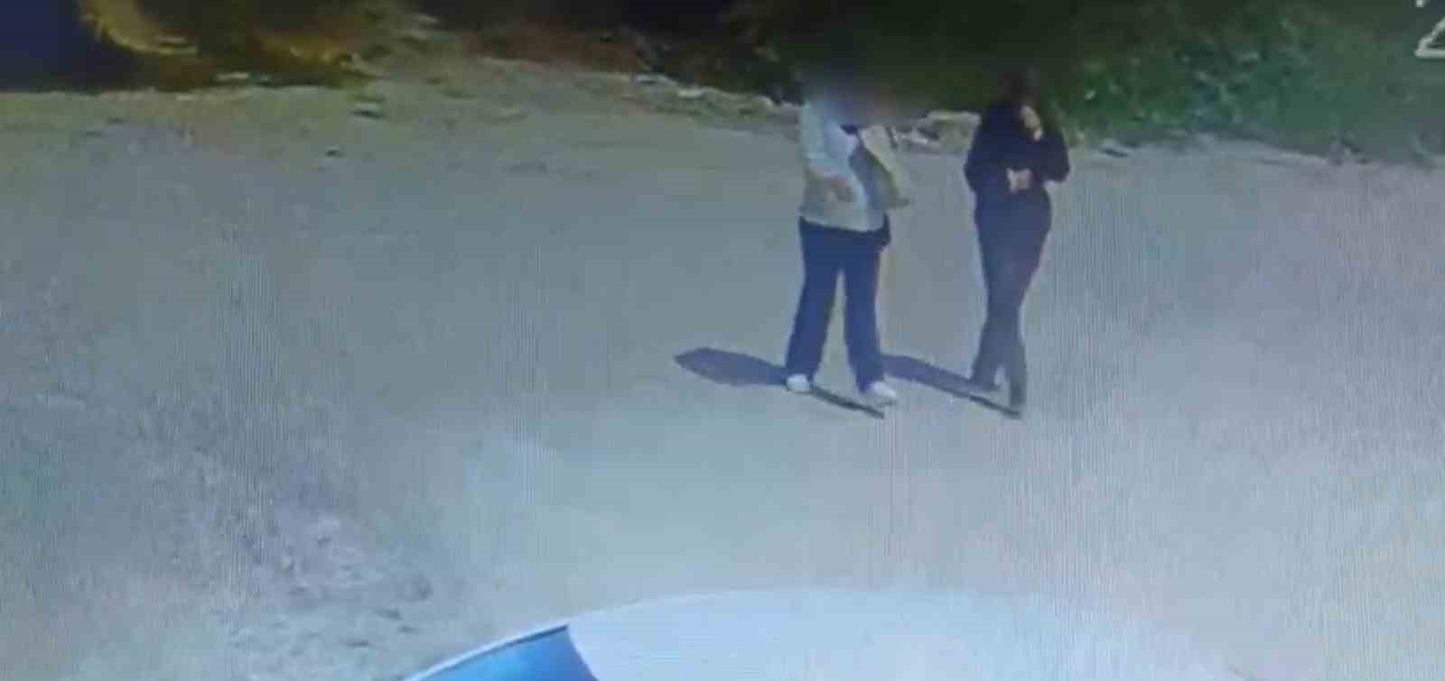 evlerden hirsizlik yapan iki kadin kiskivrak yakalandi 2 NGCcNveA