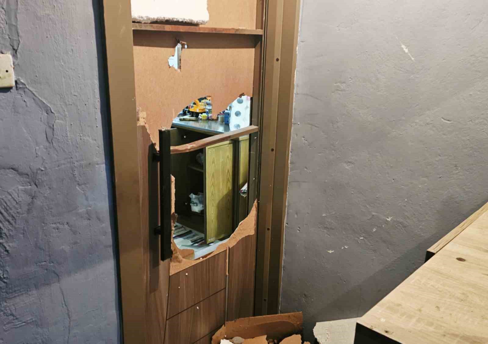 evlere dadanan hirsizlar degerli esya bulamayinca is aletlerini caldi 1 Jt15pVeF