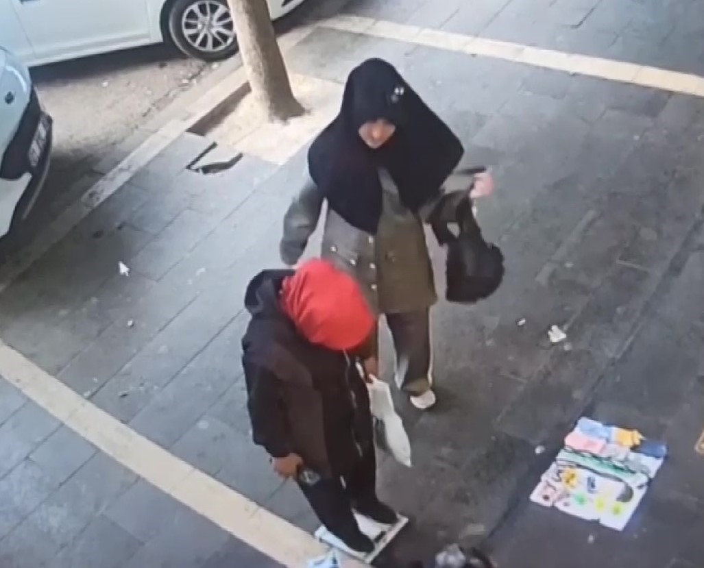evleri soyan 2 kadin yakalandi 700 bin tllik vurgun yapmislar 0 VmIiYUbC