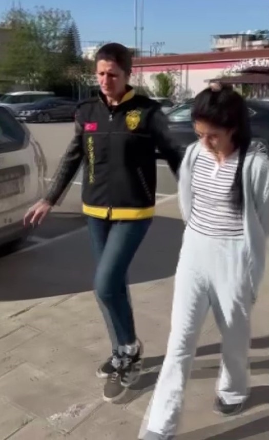 evleri soyan 2 kadin yakalandi 700 bin tllik vurgun yapmislar 2