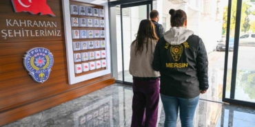 evleri-soyan-hirsizlar-once-kameraya-sonra-polise-yakalandi-Q7BUjwgg.jpg