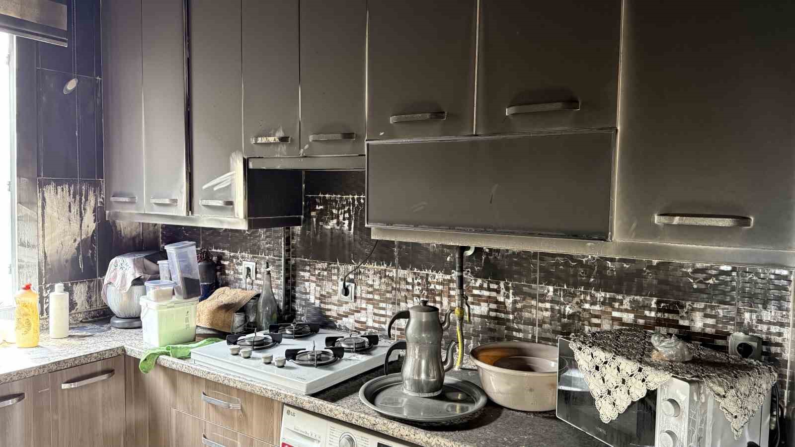 evleri yanginda kule dondu aile canini zor kurtardi 3 LnL1TcYz
