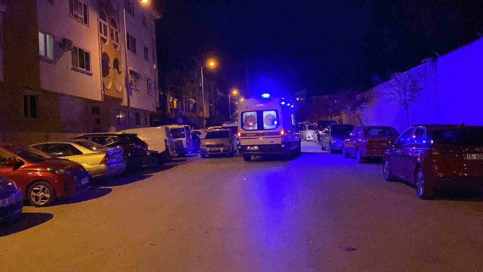 Evlerindeki asma tavan üzerlerine çöktü, deprem oluyor sandılar :1 yaralı 7 evlerindeki asma tavan uzerlerine coktu deprem oluyor sandilar 1 yarali 3 Y4eInBqG