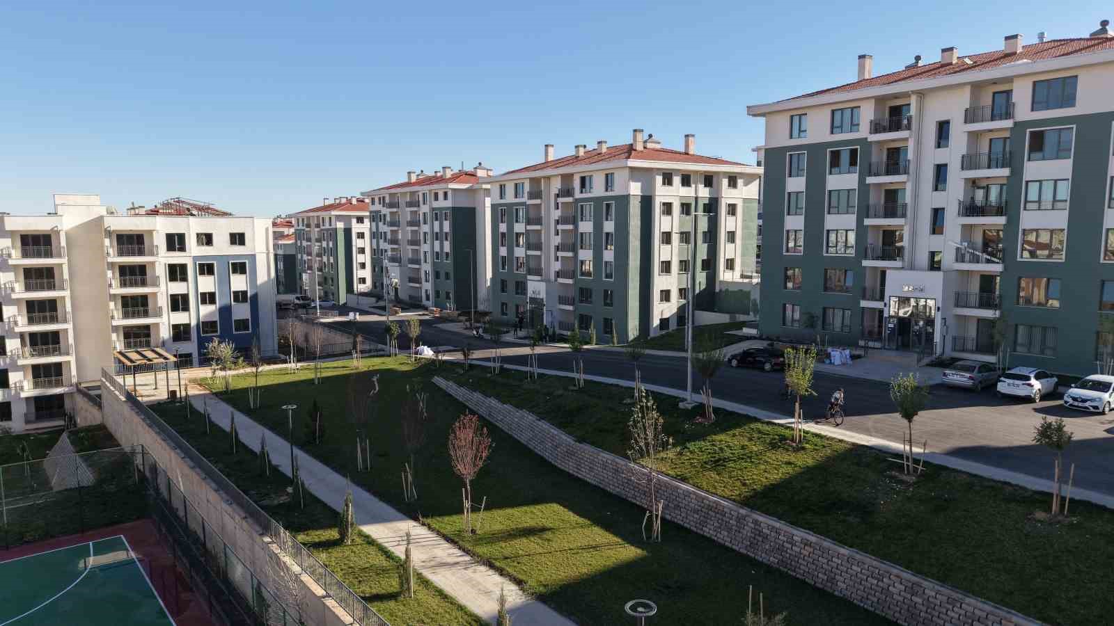 evlerine gecen adiyamanli depremzedeler bakan murat kurum her zaman yanimizda 3 MzRCRM44