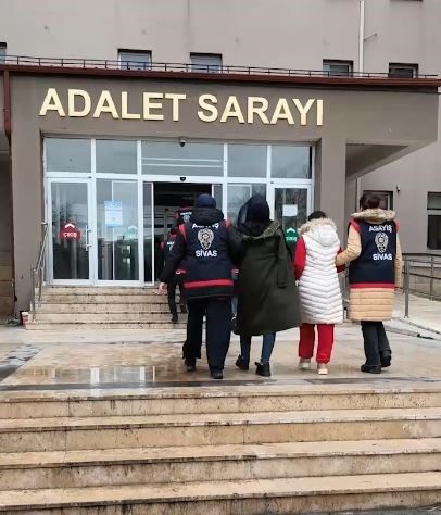evlilik vaadiyle dolandirdilar kacamadan yakalandilar 1 fkDjTal8