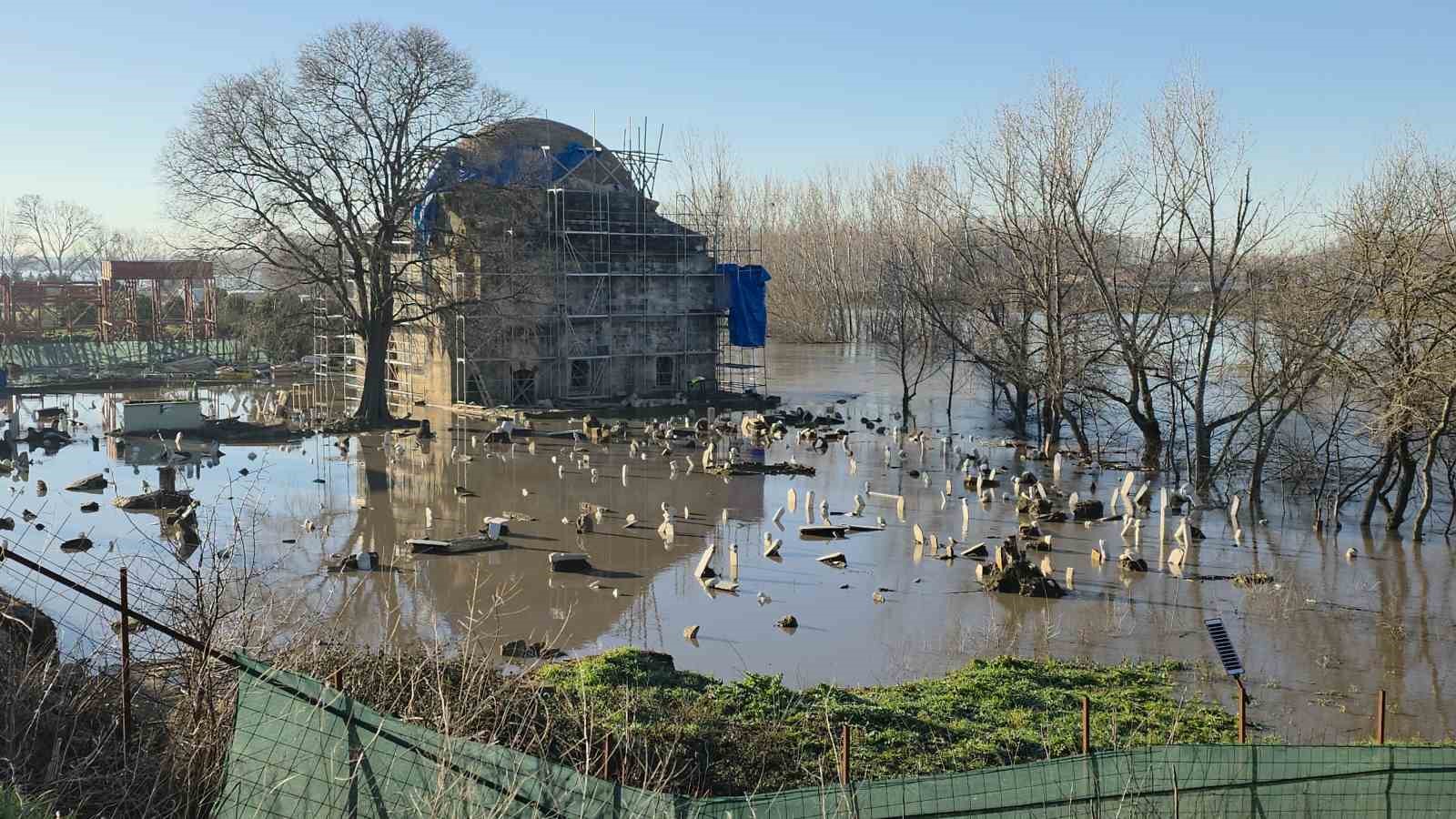 evliya kasim pasa camii santiyesi sular altinda 0 iQksjbrY