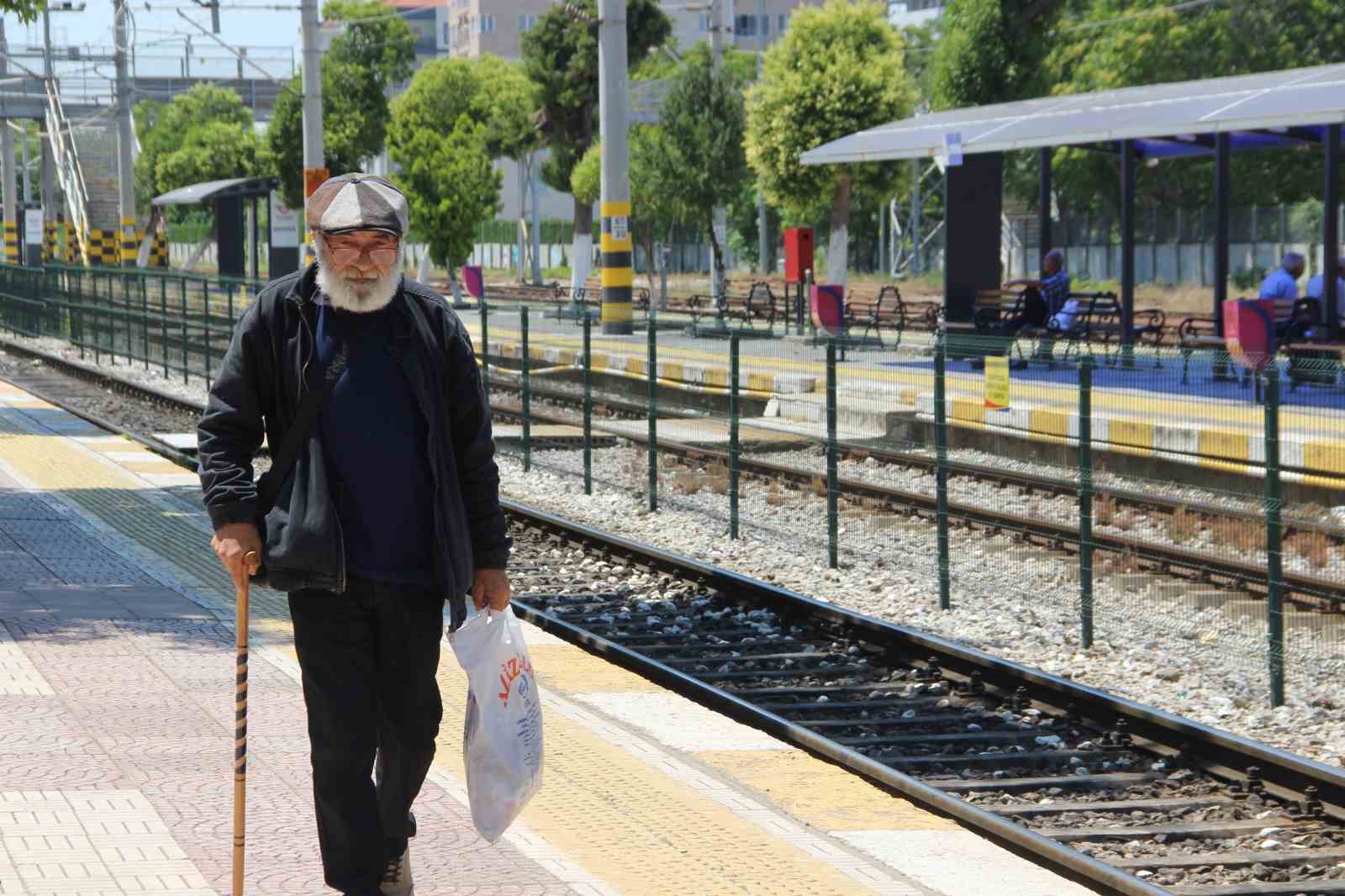 Evsiz kaldı trenler evi oldu 5 evsiz kaldi trenler evi oldu 1 sdZm7Bli