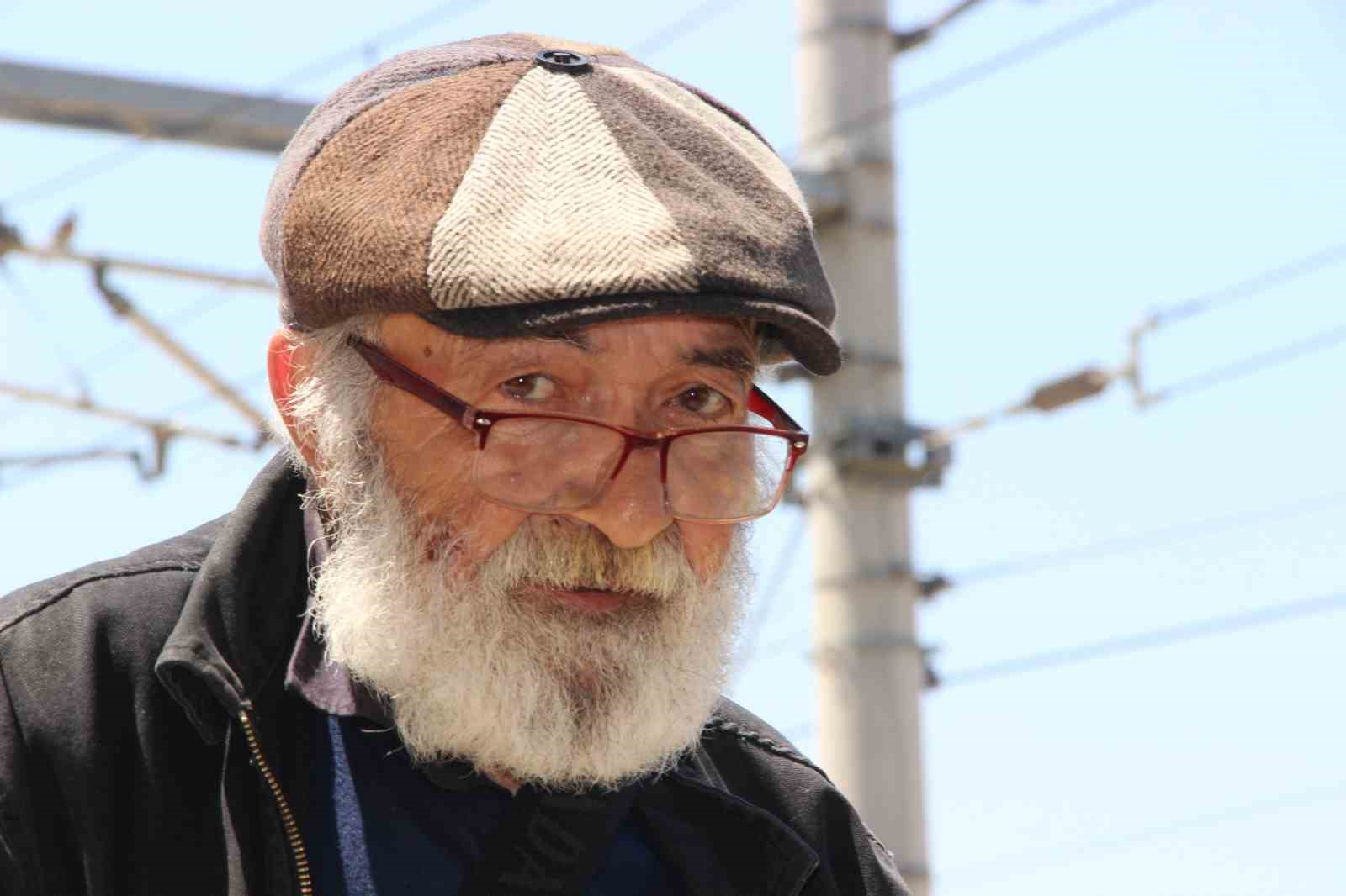 Evsiz kaldı trenler evi oldu 6 evsiz kaldi trenler evi oldu 2 hvGEKGHV