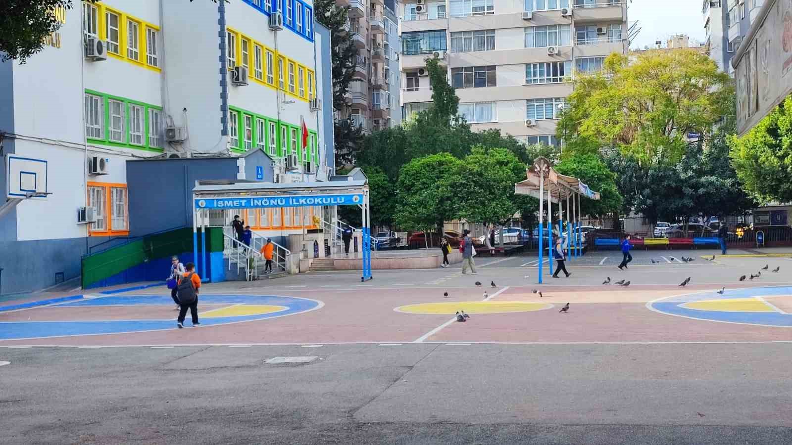 eyleme katilan ogretmenlerin ogrencileri okuldan geri dondu 0 h8mGfNfB