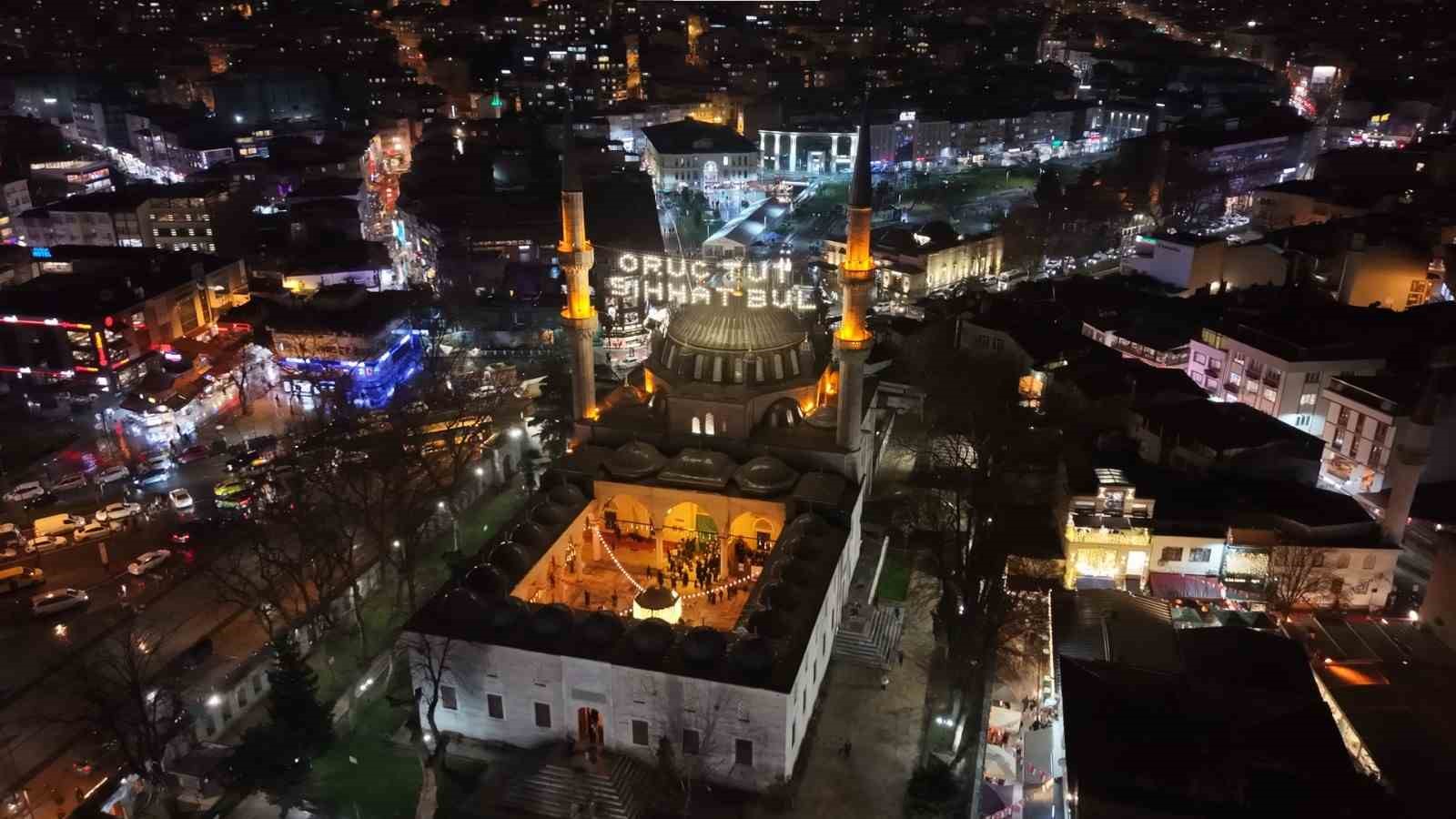 eyupsultan camiinde ramazan ayinin ilk teravih namazi eda edildi 0 HVANJZWE