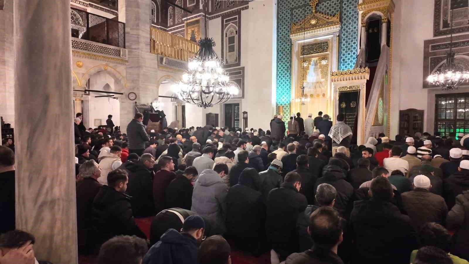 eyupsultan camiinde ramazan ayinin ilk teravih namazi eda edildi 2 9JEHN2t9
