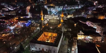 eyupsultan-camiinde-ramazan-ayinin-ilk-teravih-namazi-eda-edildi-cnZjuZ6I.jpg