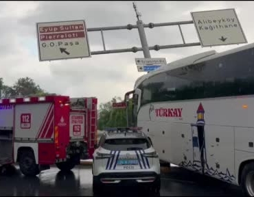 eyupsultan-feshanede-yolcu-otobusu-ve-otomobilin-karistigi-kazada-yaralilar-var-Zbg3ZIkj.jpg