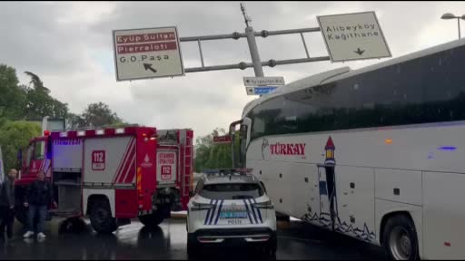 eyupsultan-feshanede-yolcu-otobusu-ve-otomobilin-karistigi-kazada-yaralilar-var-Zbg3ZIkj.jpg