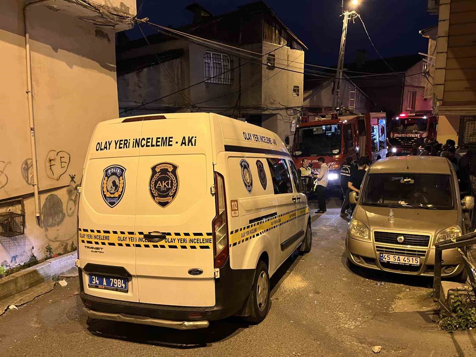 eyupsultanda 3 katli binanin bodrum katinda yangin 2si cocuk 4 agir yarali 1 7aLReqhX