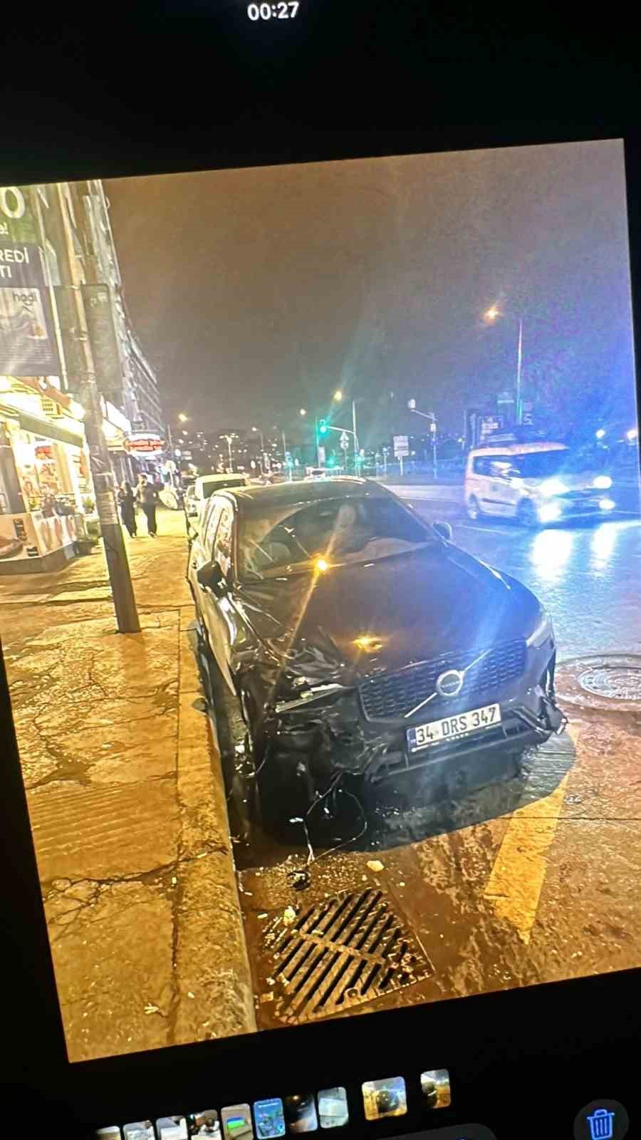 eyupsultanda bir surucu sokakta bulunan 8 araca carpti 6 fIucDk4w