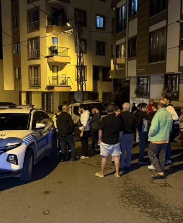 eyupsultanda-bir-surucu-sokakta-bulunan-8-araca-carpti-nZ5iidNK.jpg