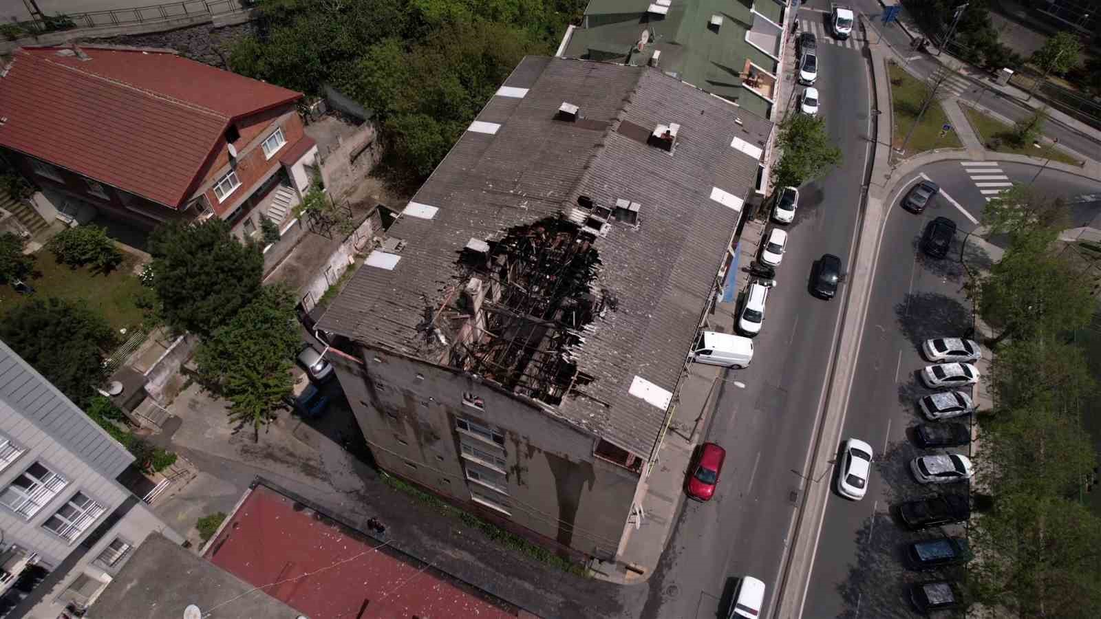 eyupsultanda cati tamirinden sonra yangin cikti daire kullanilamaz hale geldi 0