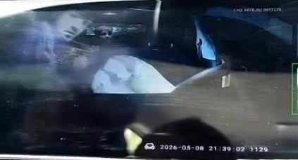 eyupsultanda darp edilen taksici gasp edildi hastanelik oldu o anlar kamerada 0 Obp8Yls2
