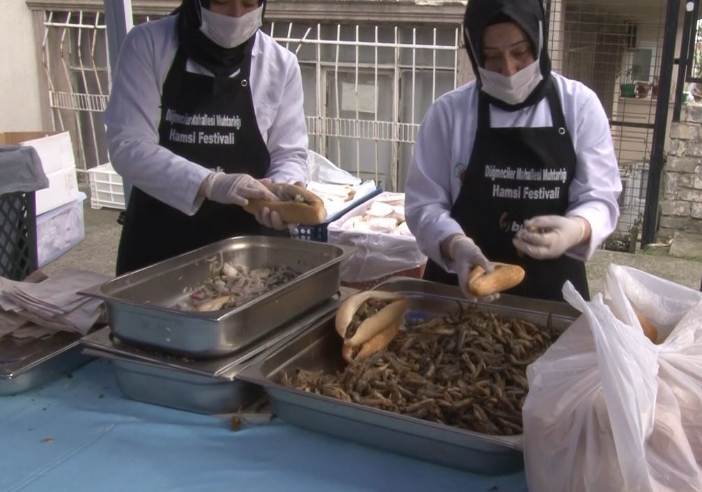 eyupsultanda duzenlenen hamsi festivalinde ihlas vakfina odul 2