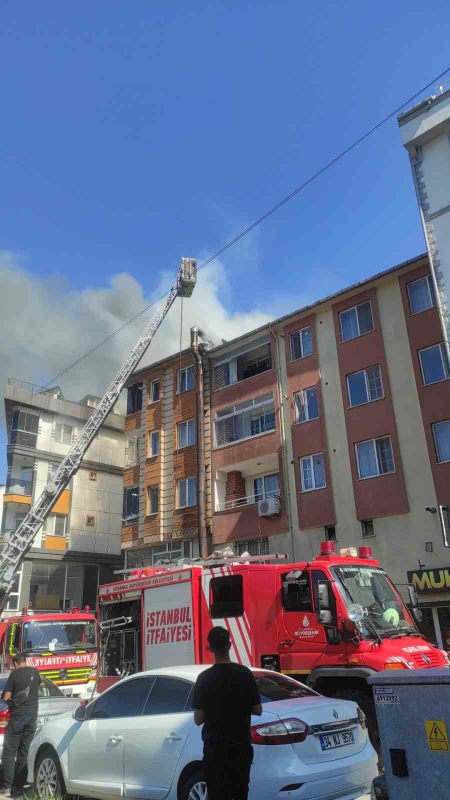 eyupsultanda firinin havalandirma borusunda cikan yangin catiya sicradi 0 CDeQCBvt
