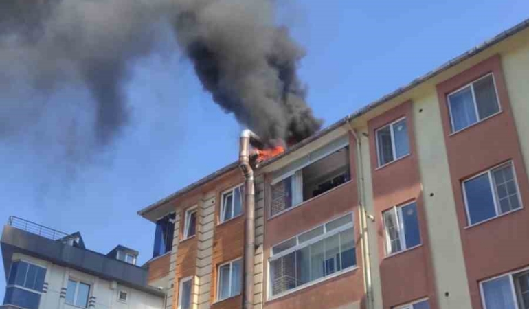 eyupsultanda-firinin-havalandirma-borusunda-cikan-yangin-catiya-sicradi-lirKOdLB.jpg