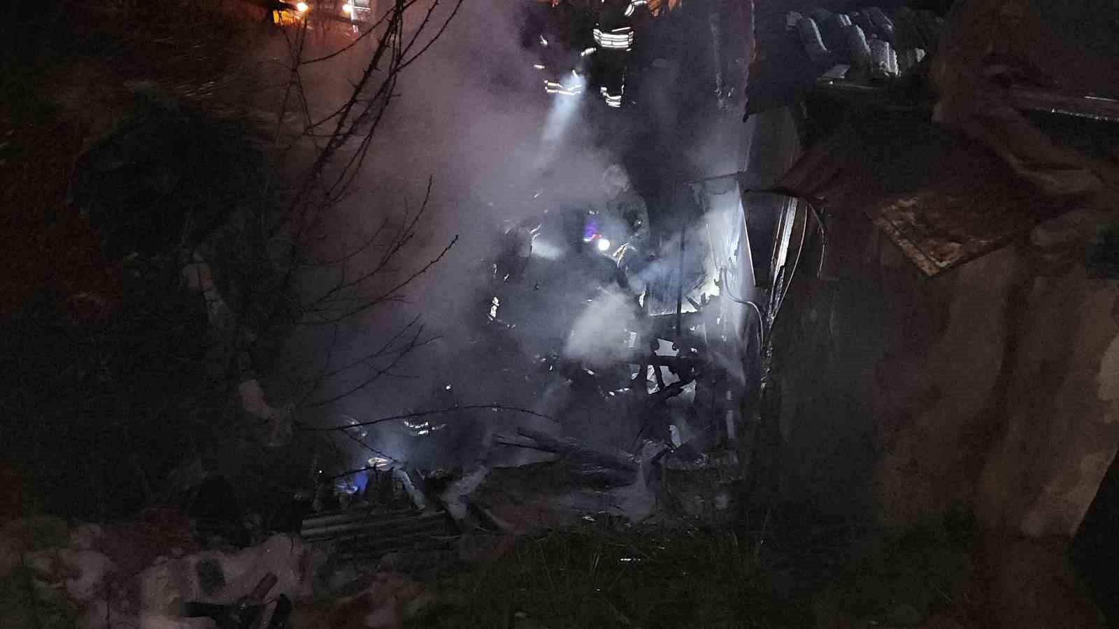 eyupsultanda gecekondu yangini 1 olu 1 yarali 1