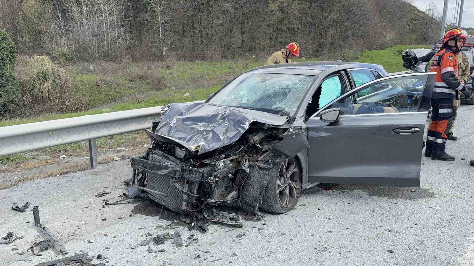 eyupsultanda hafriyat kamyonuna carpan otomobil hurdaya dondu 1 yarali 3 c6jWpg2w
