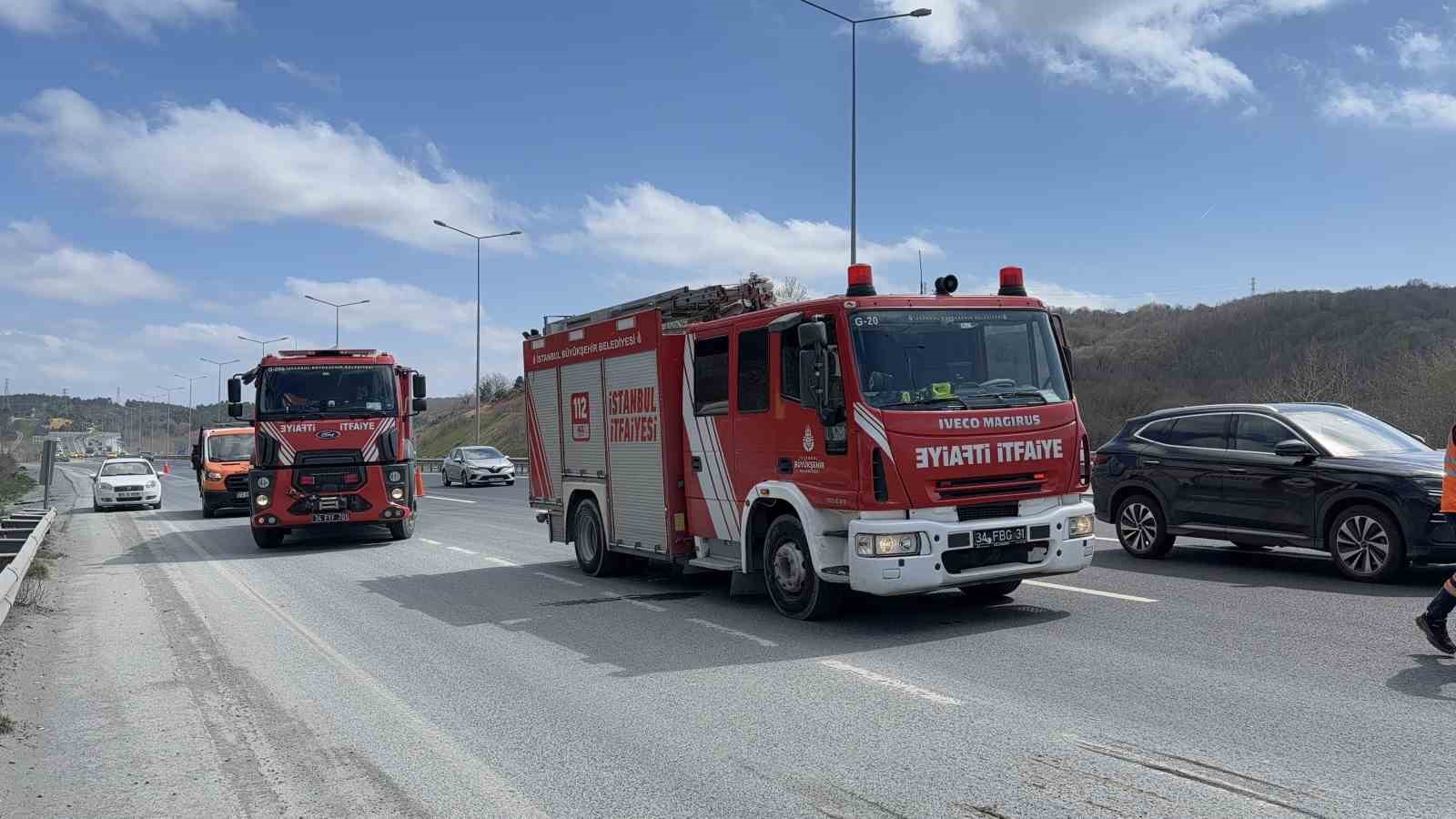 eyupsultanda hafriyat kamyonuna carpan otomobil hurdaya dondu 1 yarali 7 FZ4KO99X
