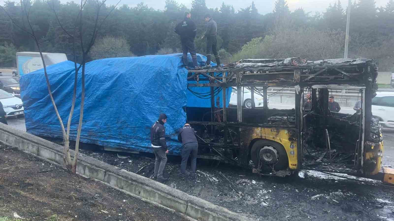 eyupsultanda iett otobusu alev topuna dondu 0
