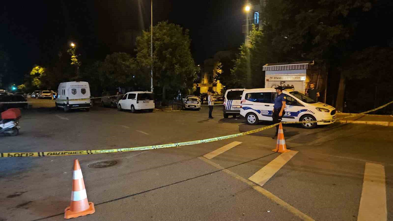 Eyüpsultan’da parkta silahlı saldırı: 3’ü ağır 5 yaralı 6 eyupsultanda parkta silahli saldiri 3u agir 5 yarali 2 EZDek7FG
