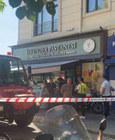 eyupsultanda-pastanede-dogal-gaz-kacagi-5-isci-hastaneye-kaldirildi-t3UEvVxD.jpg
