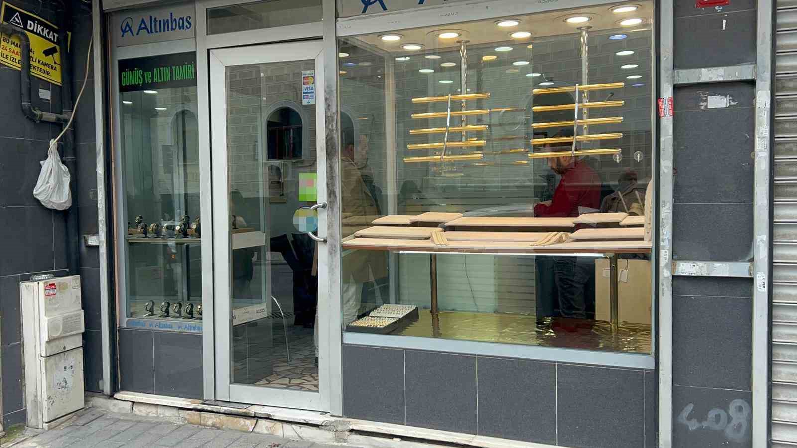 eyupsultanda soyguncular soymaya calistiklari kuyumcuyu vurdu 0 8vwK6BLL