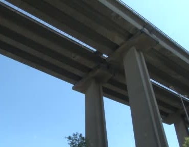 eyupsultanda-viyadukten-dokulen-beton-parcalari-tehlike-sacti-park-halindeki-arac-zarar-gordu-1flFux44.jpg