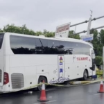 eyupsultanda-yolcu-otobusu-otomobile-carpti-30-yarali-SZkv2Qkc.jpg