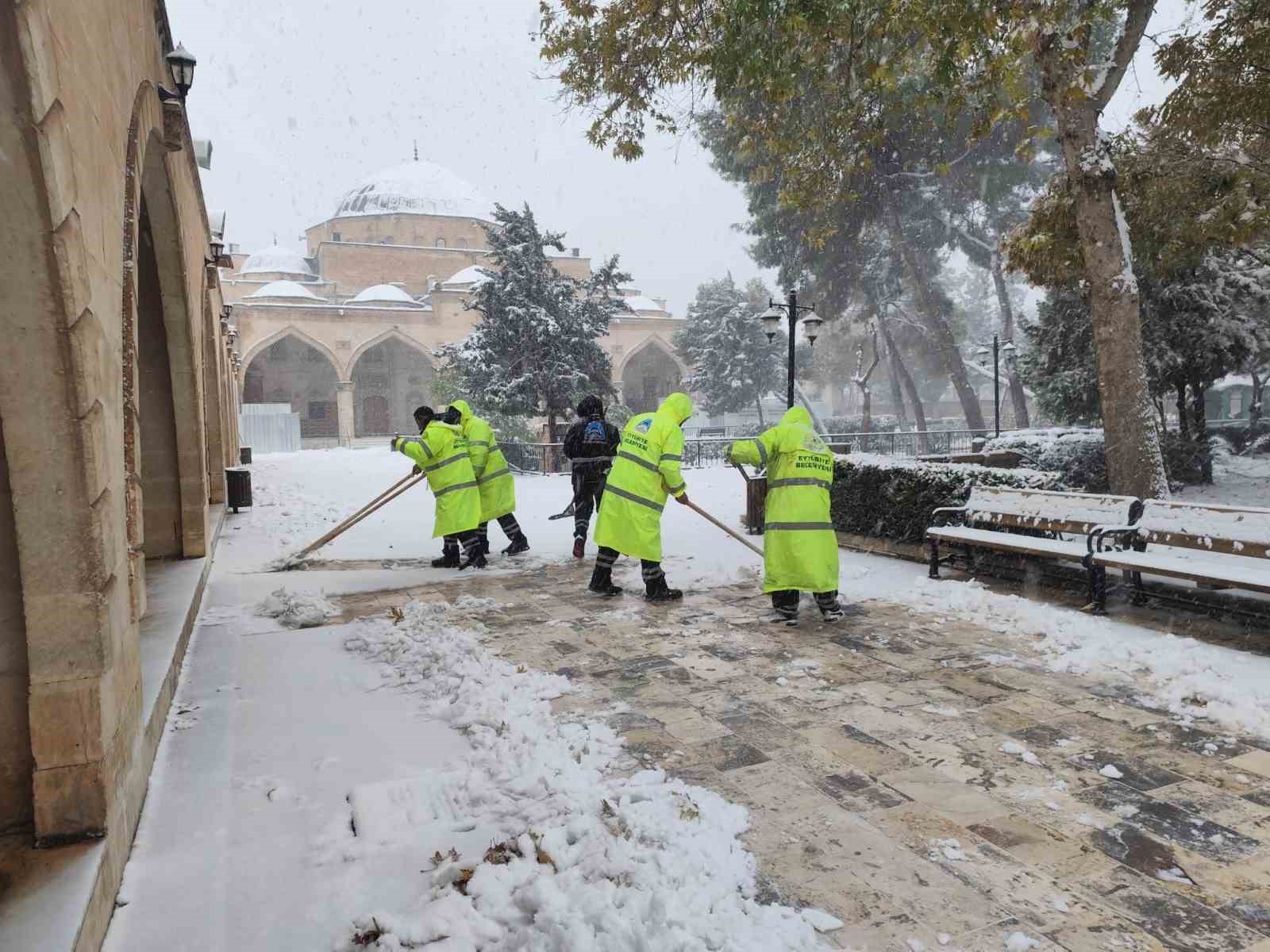 eyyubiye belediyesi ekiplerinin karla mucadelesi suruyor 1 dTfPGMSt
