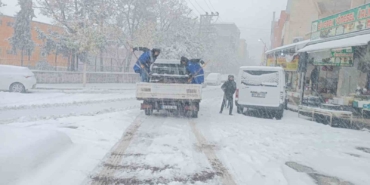 eyyubiye-belediyesi-ekiplerinin-karla-mucadelesi-suruyor-Pk5WlmTP.jpg
