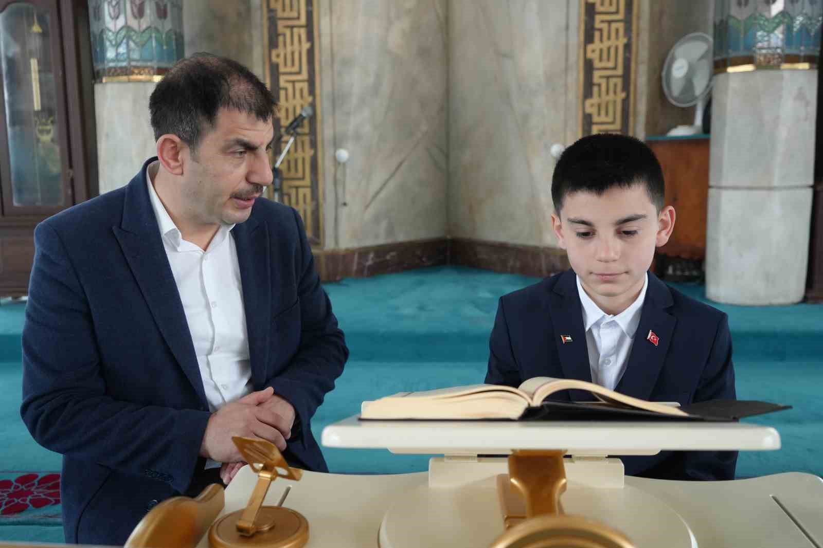 Ezanıyla yürekleri mest eden öğrenci bu kez Kur’an-ı Kerim tilavetinde zirvede 5 ezaniyla yurekleri mest eden ogrenci bu kez kuran i kerim tilavetinde zirvede 1 Uj8zO4IN